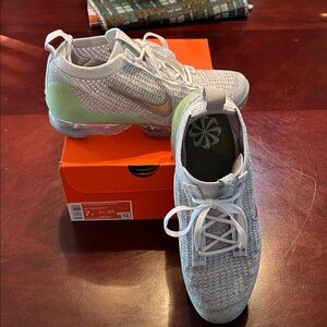 Nike Flyknit Sneakers in Gray and Green